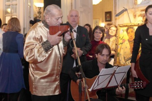 Licitaţie de Crăciun la Artmark: bijuterii şi jucării de colecţie